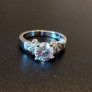 White ring size 8